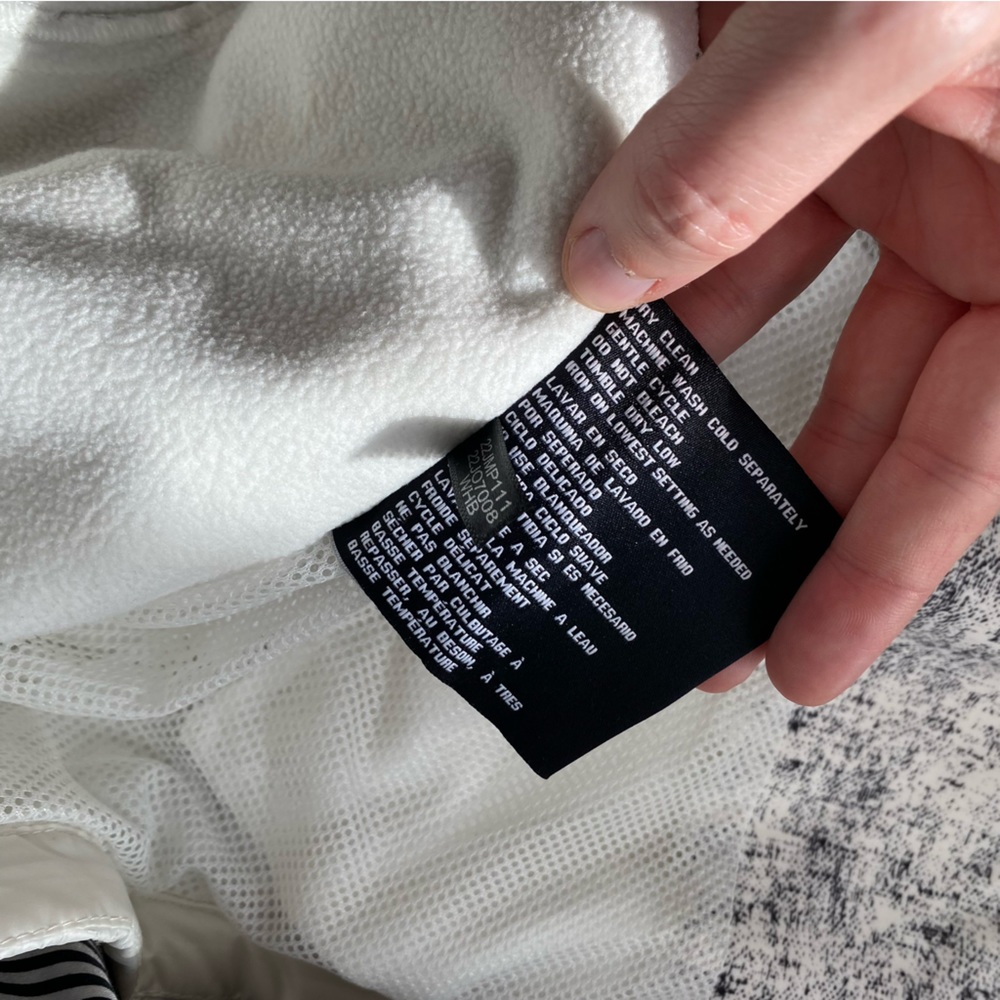Guess Winter Jacket - Picture 12 of 16